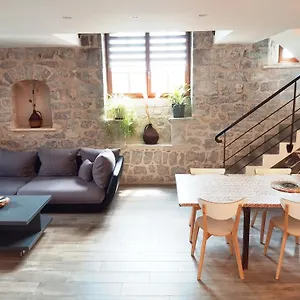  Hébergement de vacances Maison Du Troubadour France